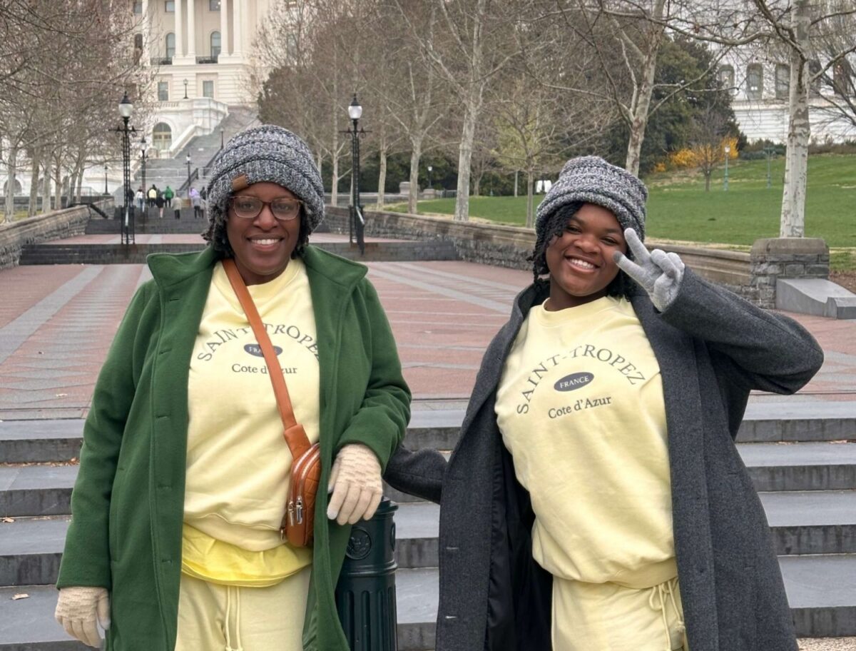 mother daughter in Washington D.C. in front of the capitol.