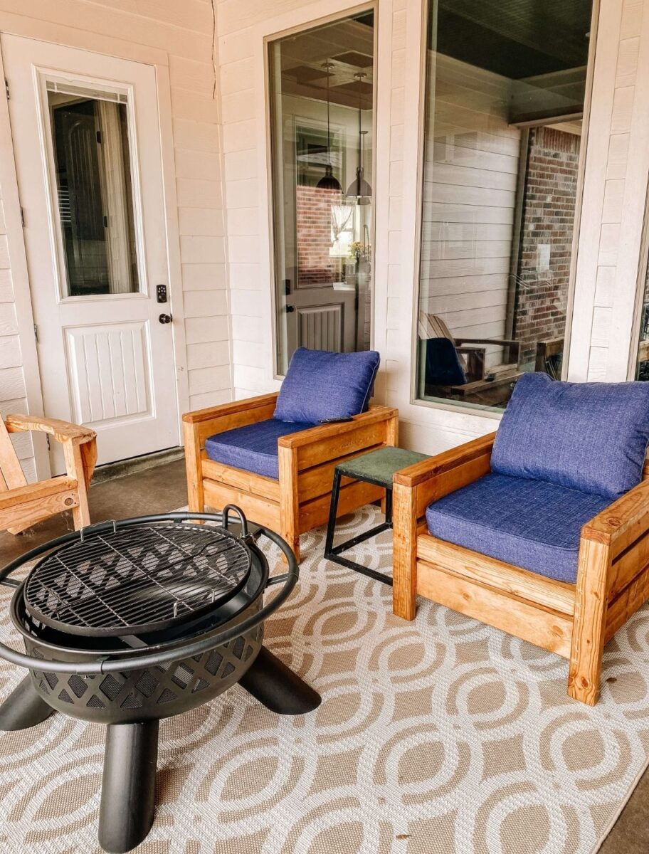 patio chairs and fire pit