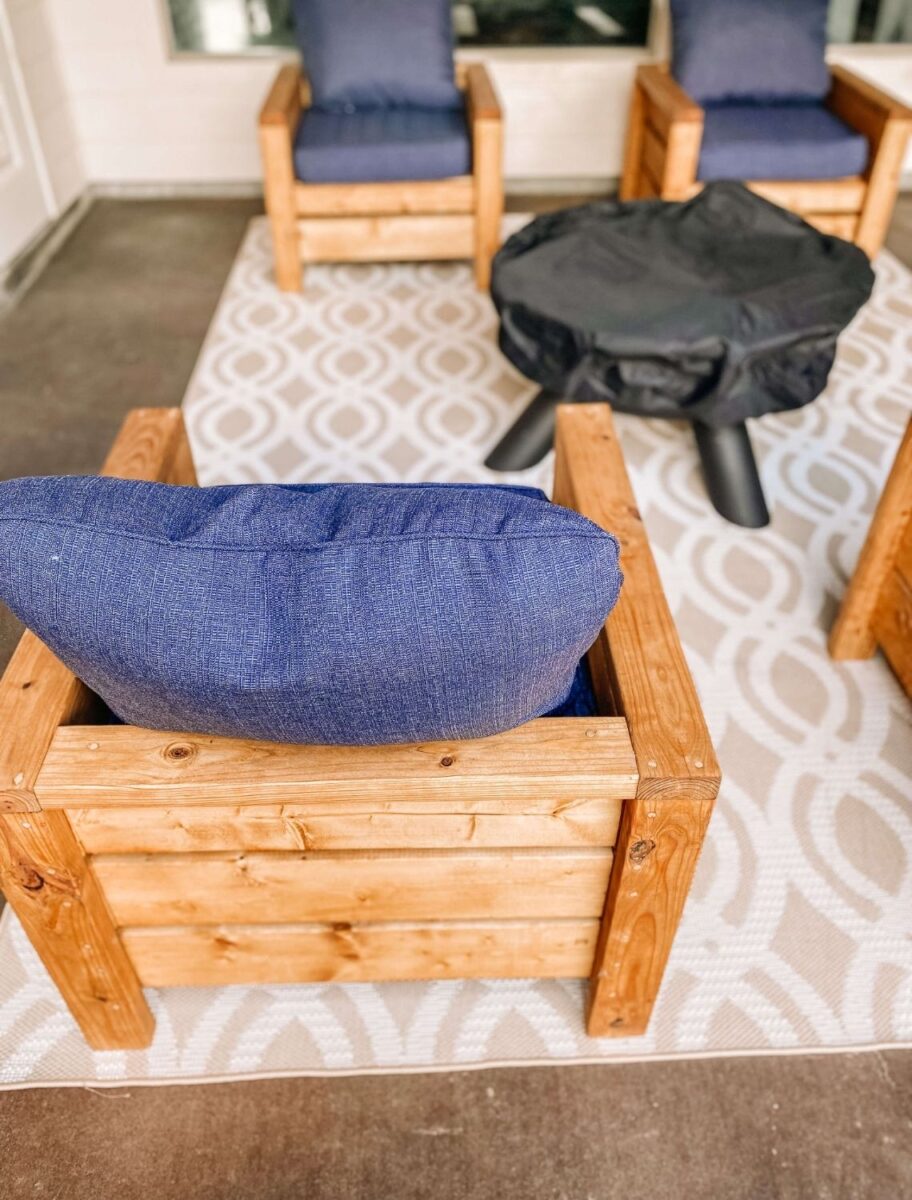 patio chairs and fire pit